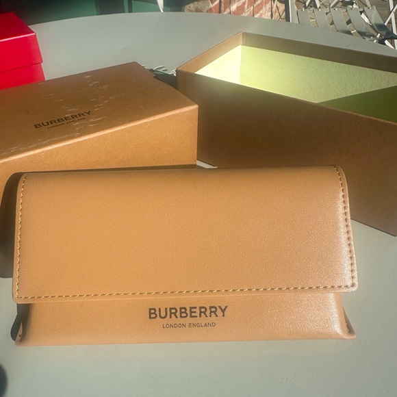 Brand new Burberry sunnies - Picture 3 of 5